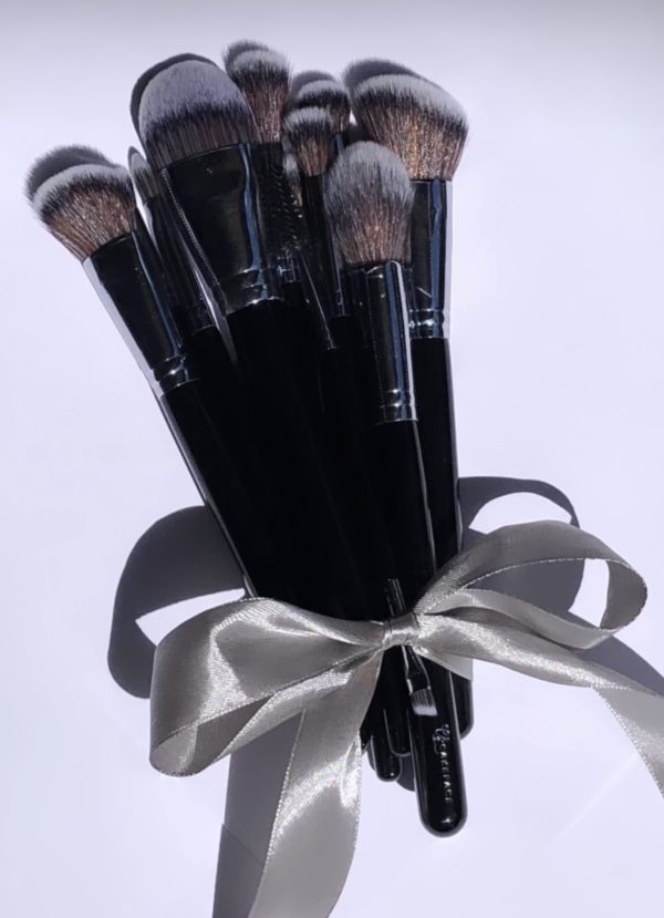The Cakeface 11 Piece Luxury Brush Set - Image 2