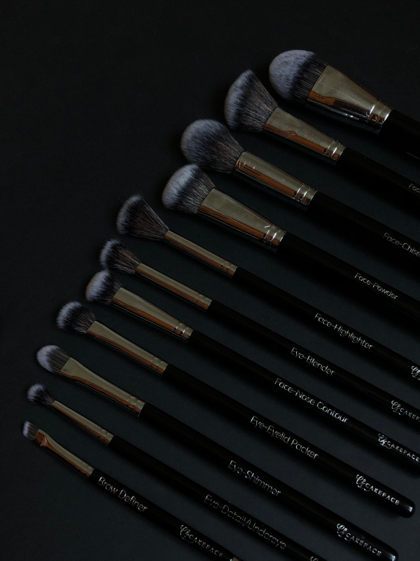 The Cakeface 11 Piece Luxury Brush Set - Image 3